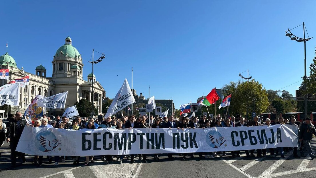 Марш Бесмртног пука завршен на Тргу републике: Србија има своје место, треба да буде уз браћу (ФОТО)