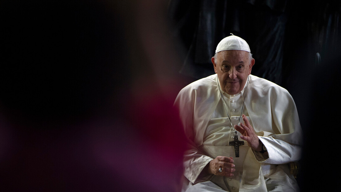 Papa Francisko: Italijani nemaju dovoljno dece, zato su Italiji potrebni migranti