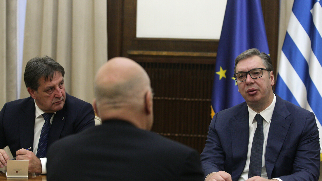 Vučić sa grčkim ministrom odbrane: Hvala Grčkoj na podršci teritorijalnom integritetu Srbije