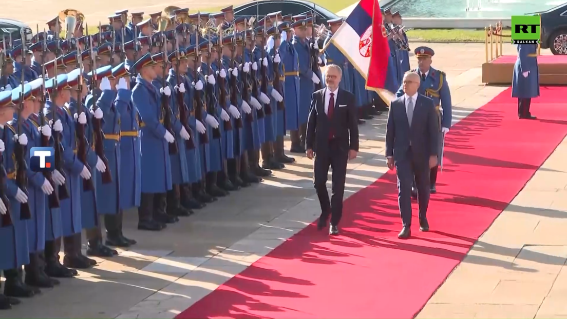 Vučević dočekao premijera Češke Petra Fijalu ispred Palate "Srbija" (VIDEO)