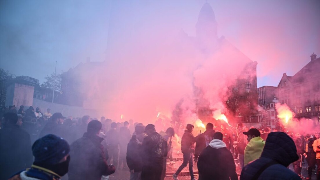 Ko je koga tukao: Mediji sada prenose da na snimcima navijači Makabija napadaju građane Amsterdama