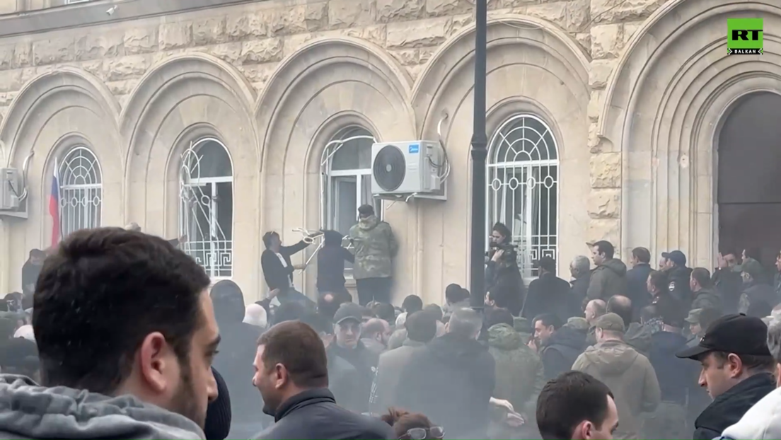 Sukobi u Abhaziji: Demonstranti upali u parlament, dali ultimatum predsedniku  (VIDEO)