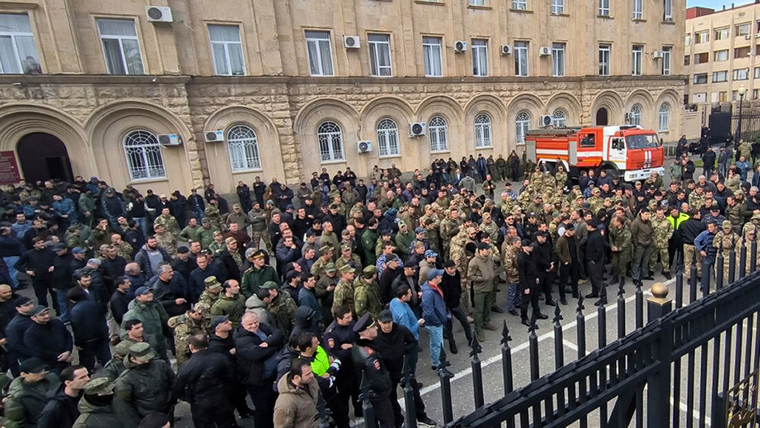 Demonstranti u Abhaziji ne odustaju od ostavke predsednika: Ne napuštamo zgradu vlade