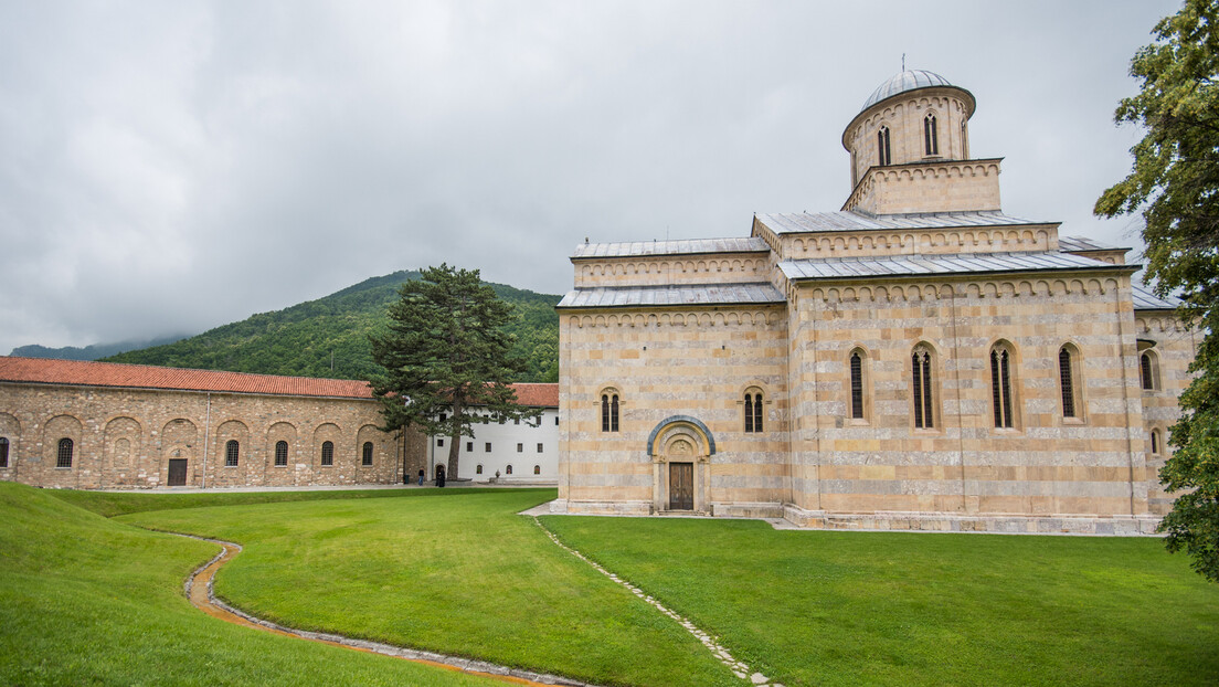 Izložba o ugroženim srpskim manastirima sa KiM u sedištu Uneska u Parizu