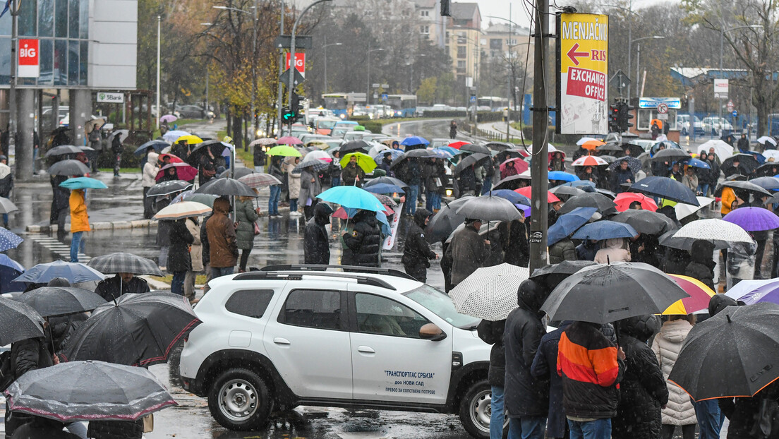 У неколико градова Србије 15 минута тишине за 15 жртава несреће у Новом Саду