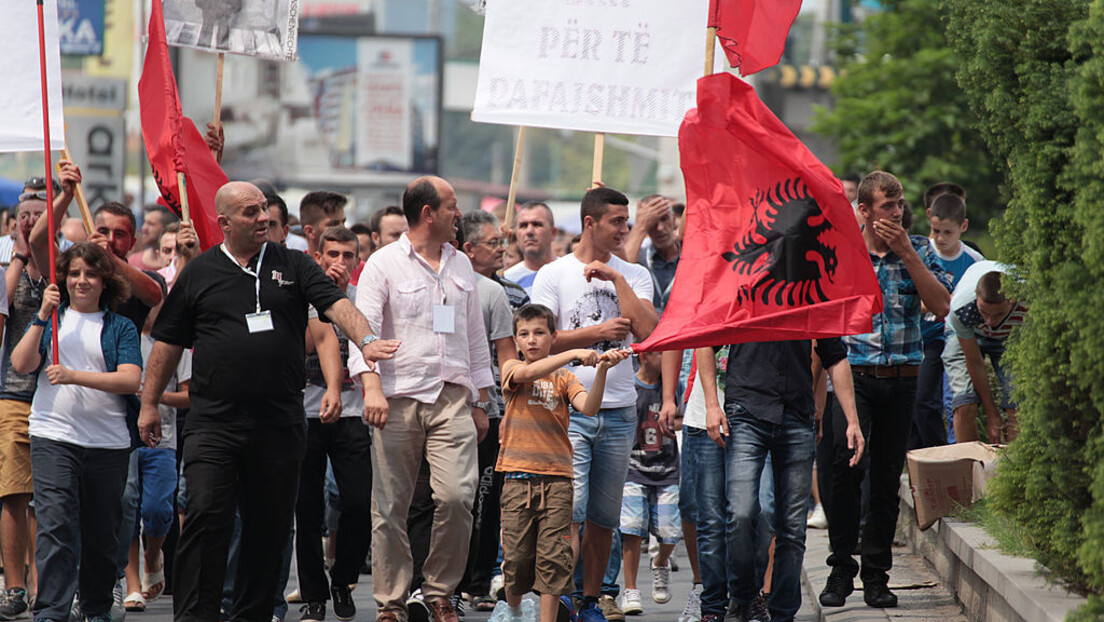 Mediji: U Skoplju uhapšen Albanac koji je palio zastavu Severne Makedonije