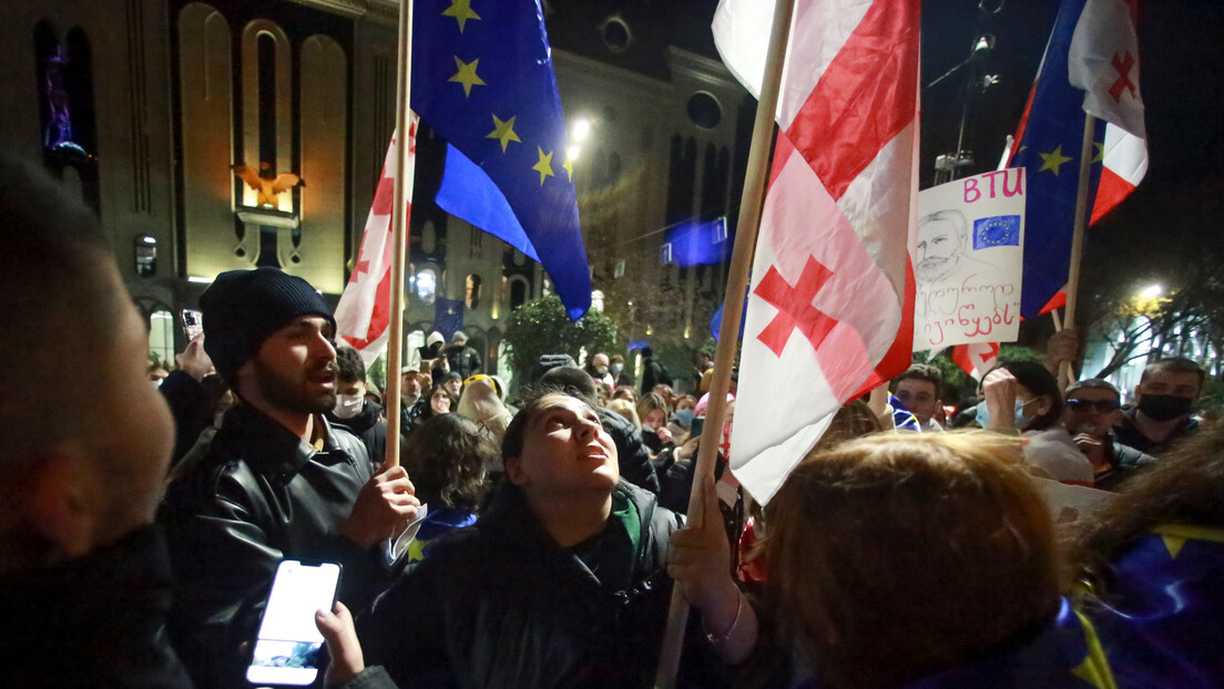 Protesti u Tbilisiju: Gruzijska opozicija traži nastavak pregovora o pristupanju EU (VIDEO)