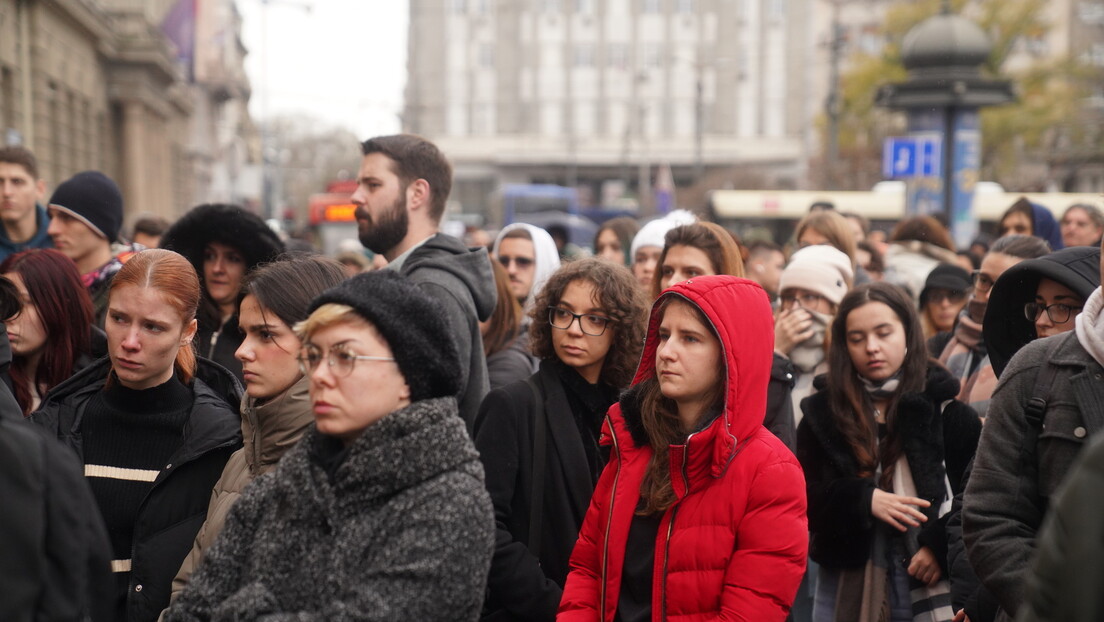 Одржана још једана акција "15 минута тишине": Студенти и средњошколци наставили блокаде широм Србије