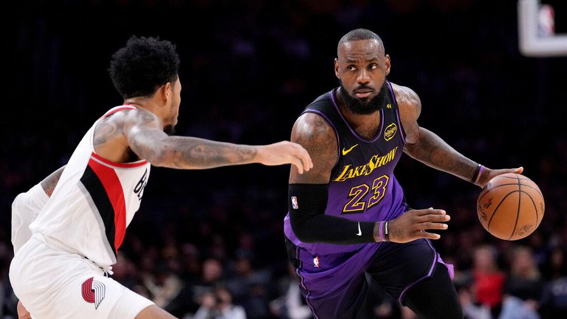 "Kralj" jako zakoračio u petu deceniju – Lebron dominirao protiv Portlanda