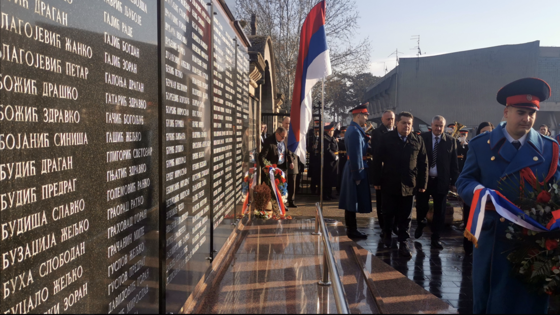 Obeležavanje Dana Republike Srpske počelo polaganjem venaca na Spomenik palim borcima Vojske RS