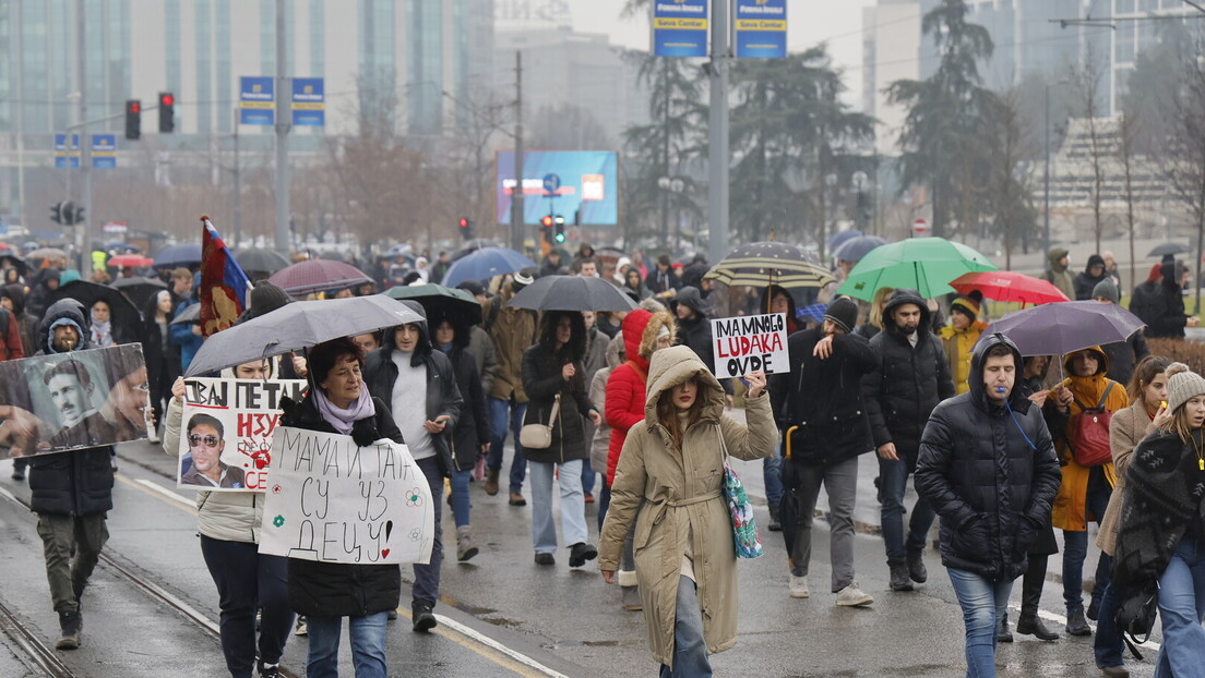 Određen pritvor M.S. koja je kolima udarila devojku na protestu