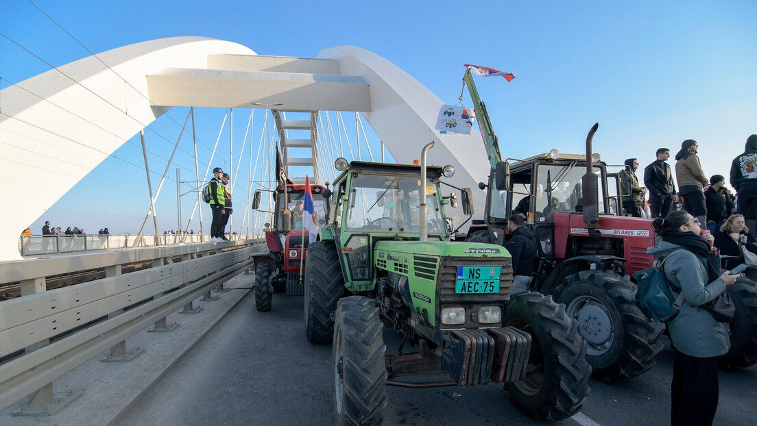 Завршена блокада два моста у Новом Саду, студенти остају на Мосту слободе