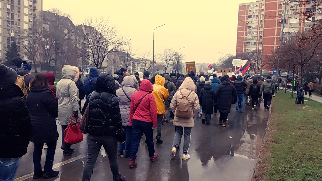 Tišinom u ponoć završena petnaestočasovna studentska blokada Lepeničkog bulevara u Kragujevcu