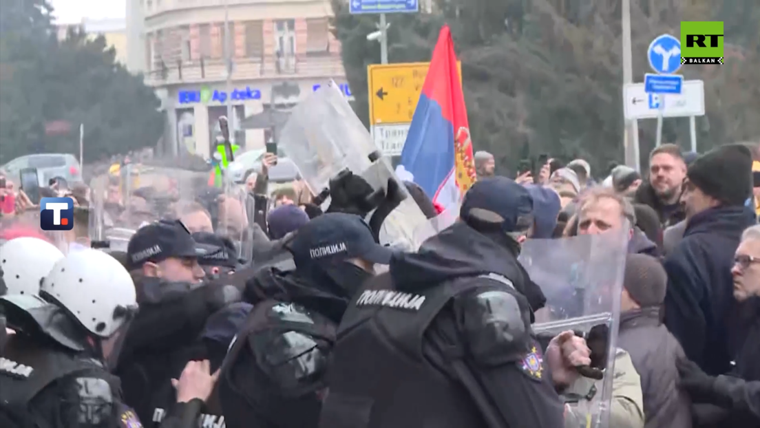 Novi gradonačelnik Novog Sada Žarko Mićin: Jaja i topovski udar na policiju (VIDEO)