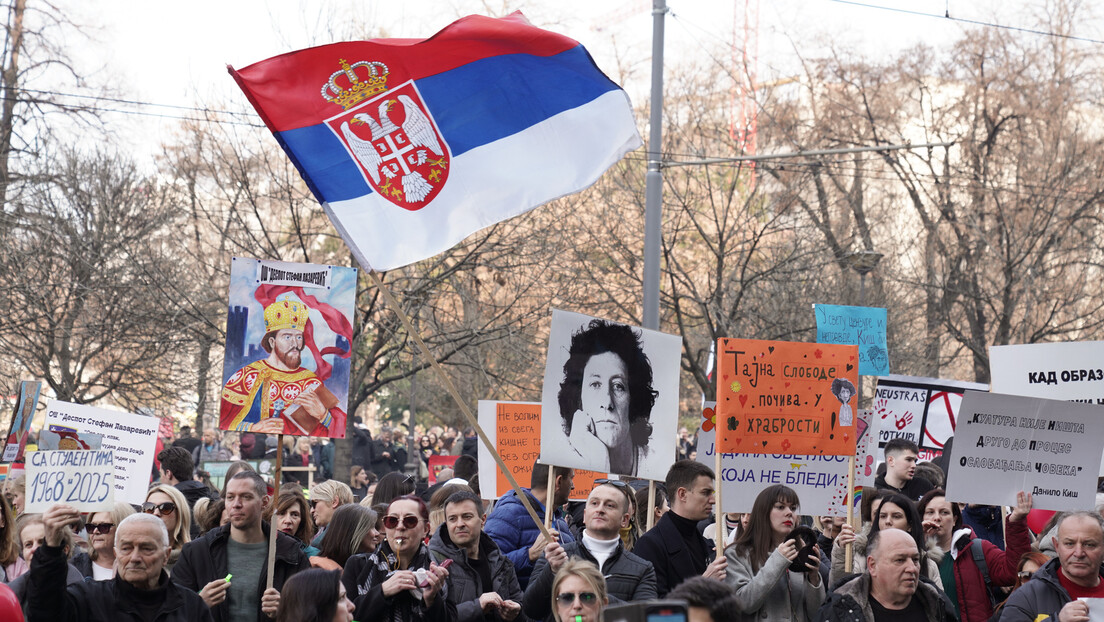 Протест испред Министарства просвете: Обустављен саобраћај у Немањиној улици