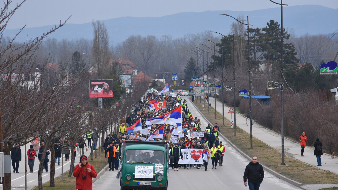 Studenti iz Jagodine krenuli peške prema Nišu, biciklisti posle noćenja u Požarevcu nastavili put