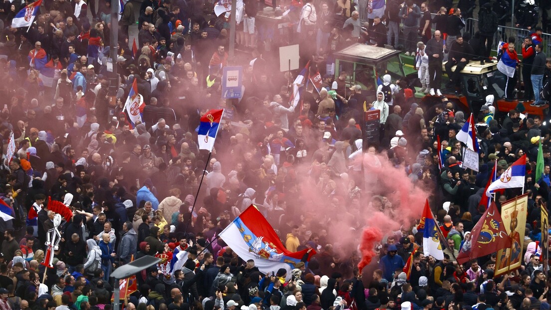 Protest 15. za 15: Studenti se obratili sa Slavije, održano 15 minuta tišine