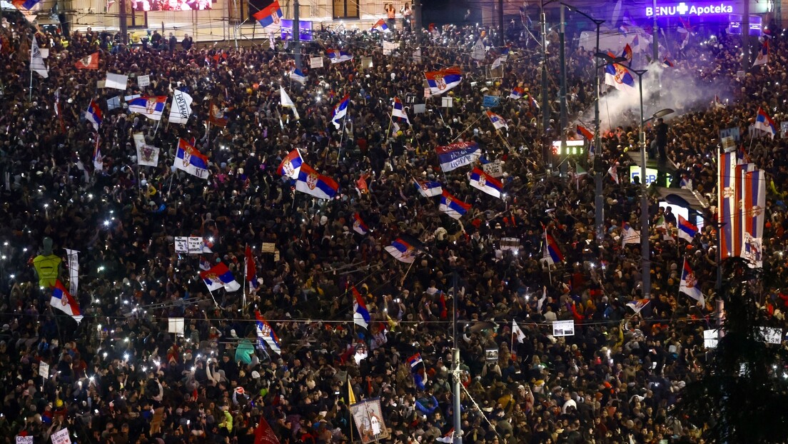 Studenti u blokadi posle protesta poručuju: Udarili  ste topom na našu ljubav