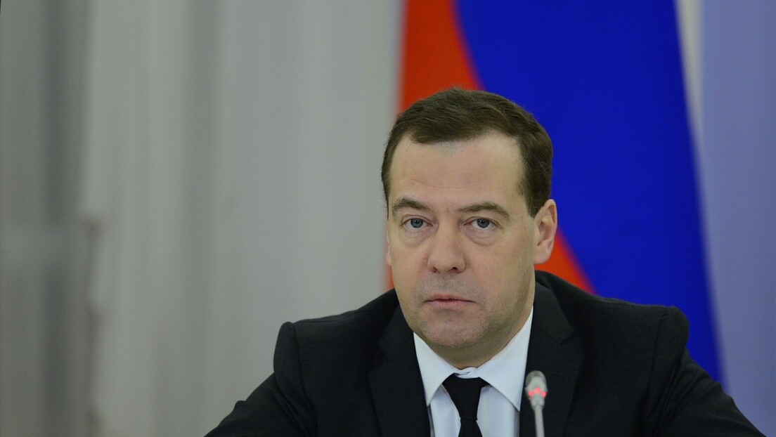 Medvedev o zapadnim kompanijama: Otišle su same, a sada će im biti teško da se vrate