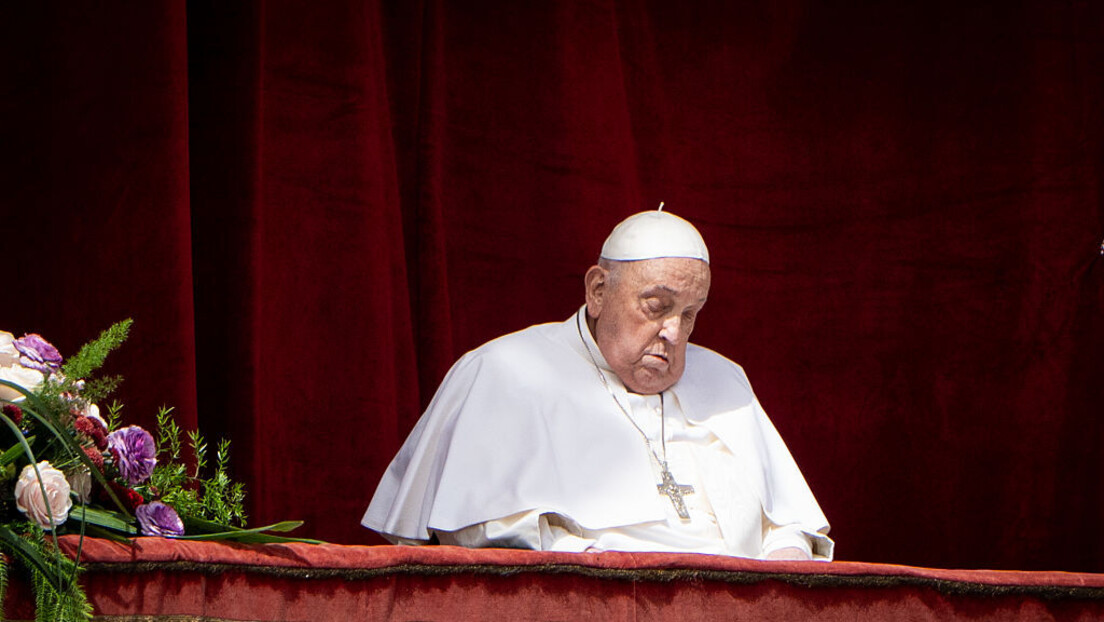 Vatikan potvrdio da je papa Francisko preminuo, poslednji put pred vernicima na Uskrs