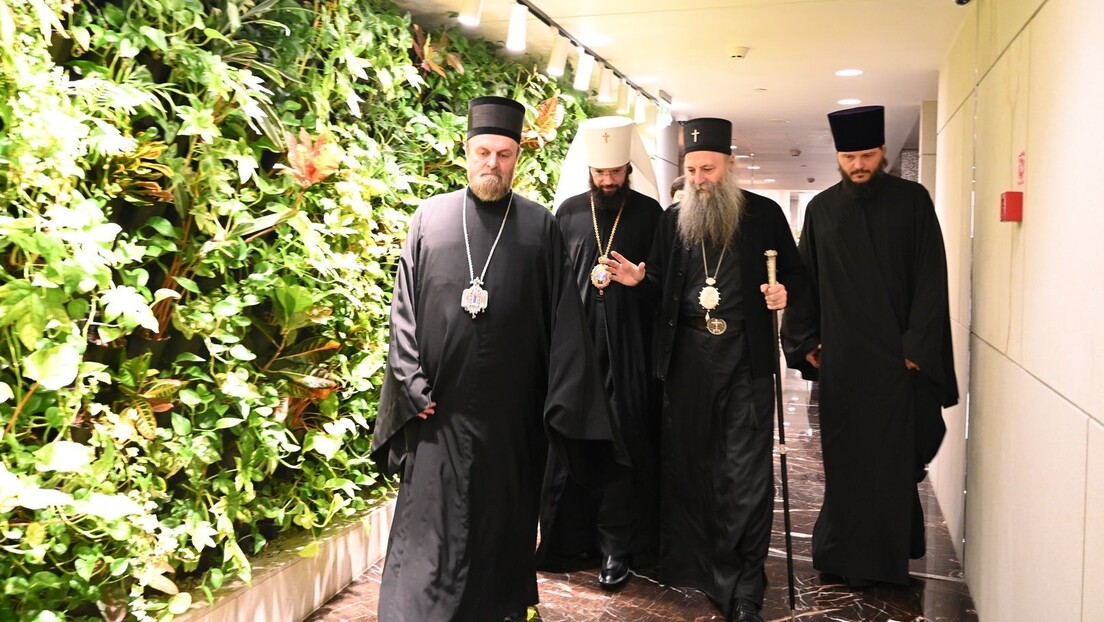 Delegacija SPC na čelu sa patrijarhom Porfirijem doputovala u Moskvu