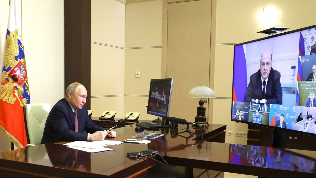 Putin: Globalna ekonomska situacija sve složenija, moramo jačati svoju privredu