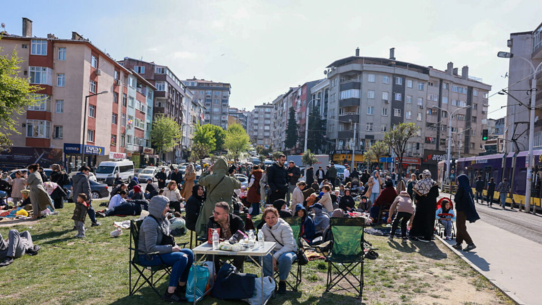 Turski ministar: Više od hiljadu objekata u Istanbulu oštećeno u zemljotresu