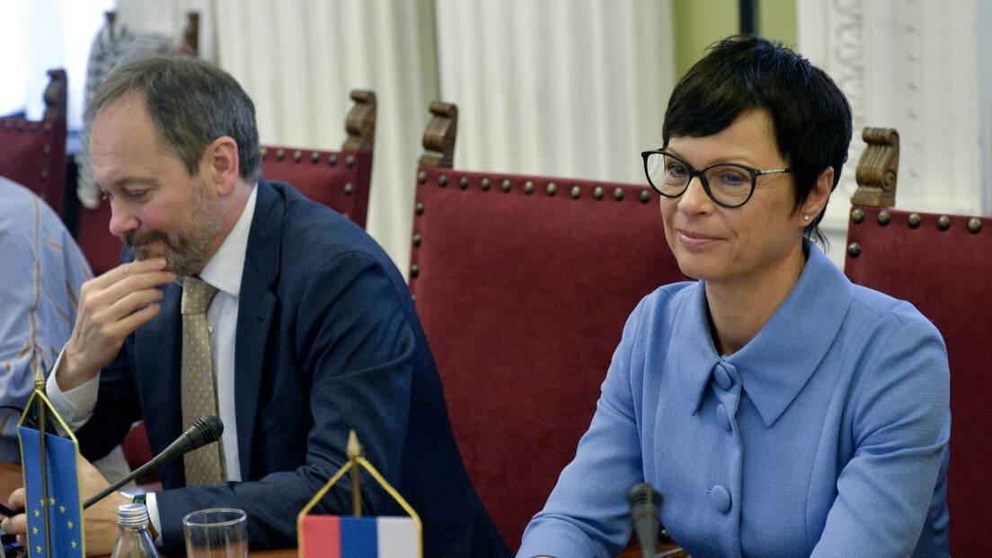 Tajanstveno saopštenje i fotografije iz restorana: Sa kojim studentima se sastala Marta Kos (FOTO)