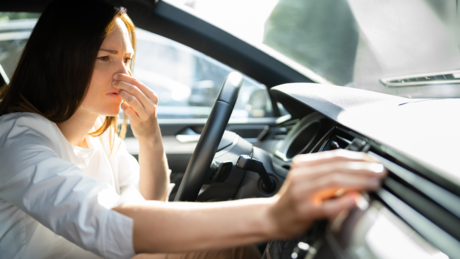Zvukovi i mirisi u automobilu koje nikako ne smete ignorisati