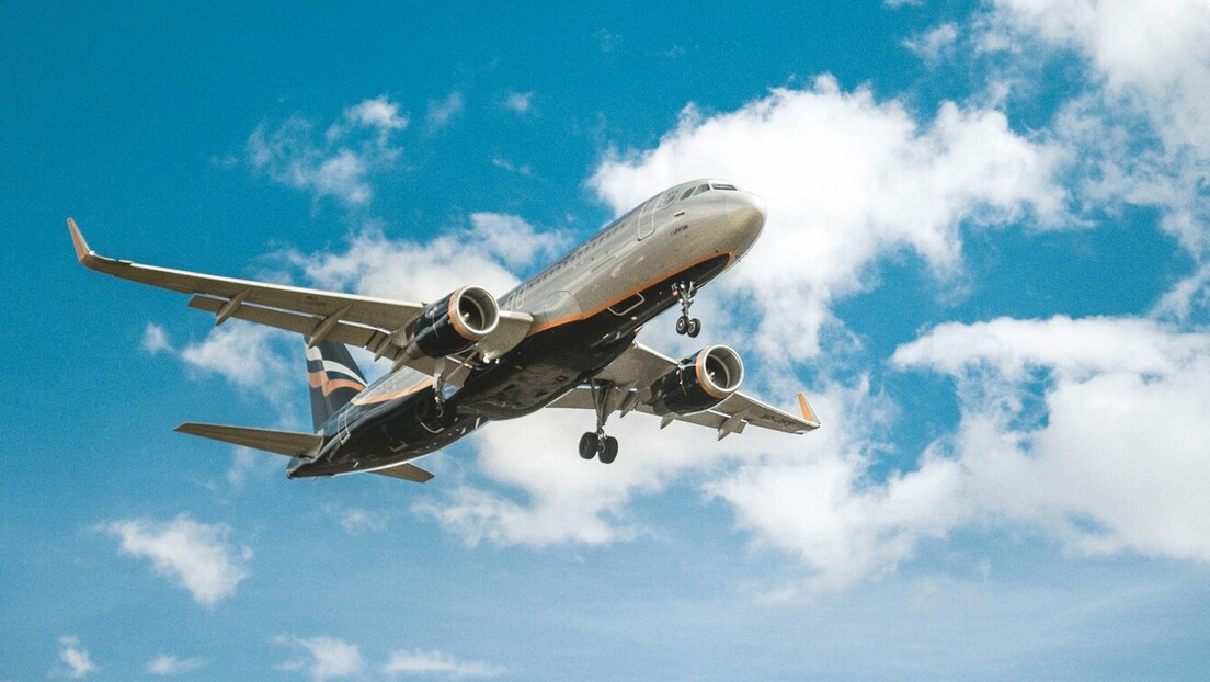 Veliko iznenađenje u avionu - beba rođena na letu ka Španiji