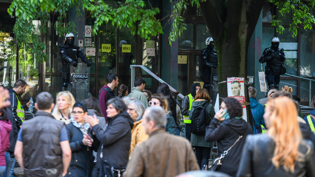 Studenti u blokadi ponovo blokirali zgradu suda u Novom Sadu