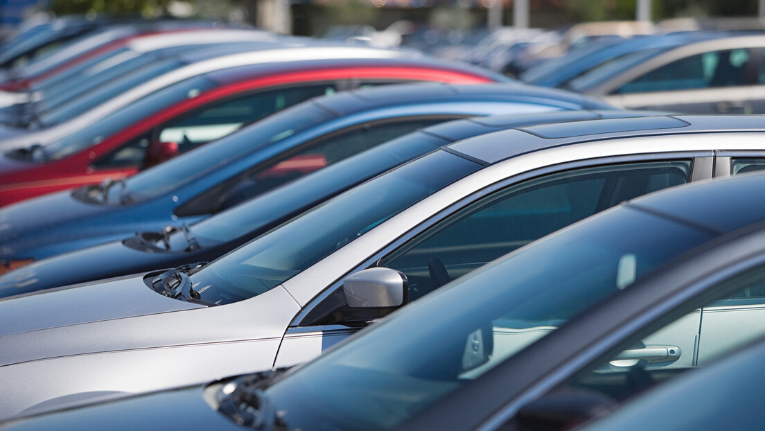 Cene polovnih automobila i dalje rastu: U Srbiji "drugi život" za one ispod crte u EU