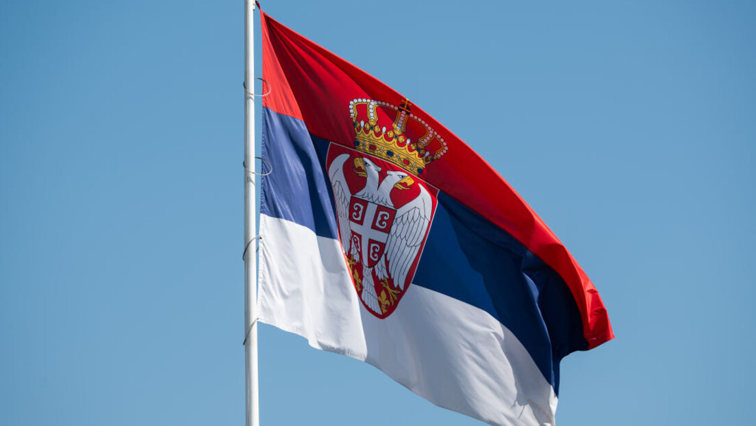 Na meti zbog tri prsta, postera, pesme, nalepnice: Kako se progoni srpstvo