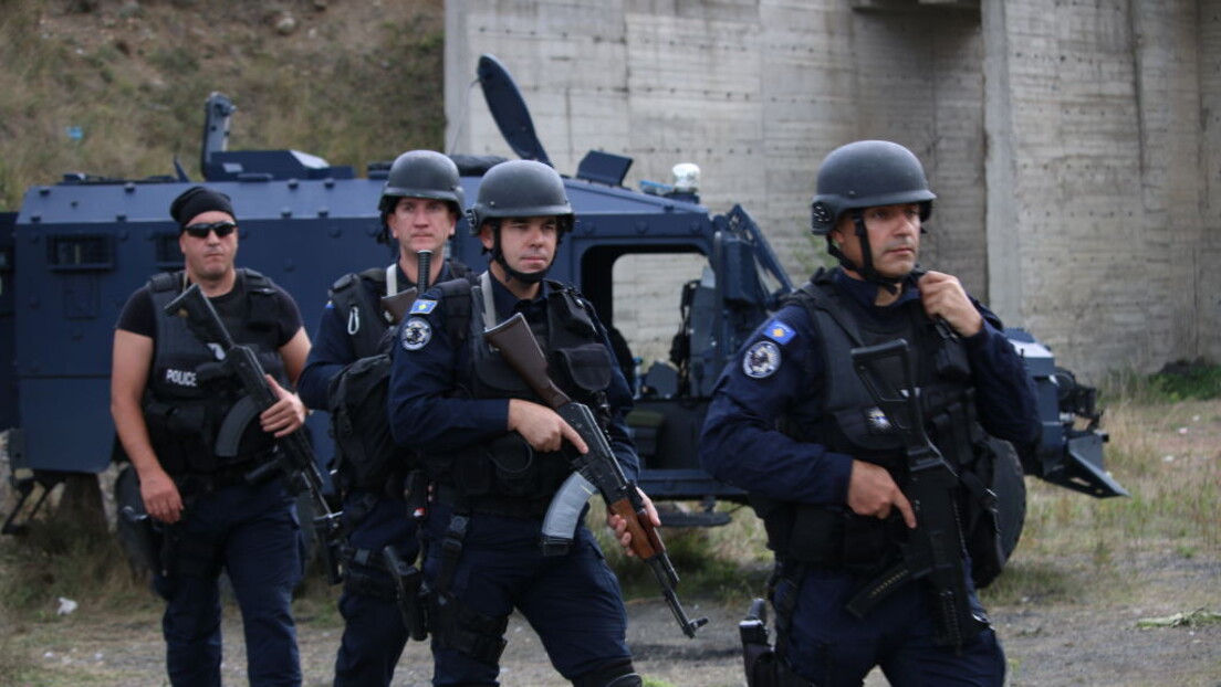 Severna Mitrovica: Kosovski policajci nasrnuli na srpskog maturanta (VIDEO)