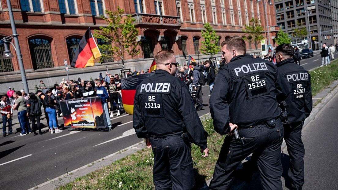 Protesti u Berlinu protiv slanja oružja: Pistorijus o misiji u Ukrajini