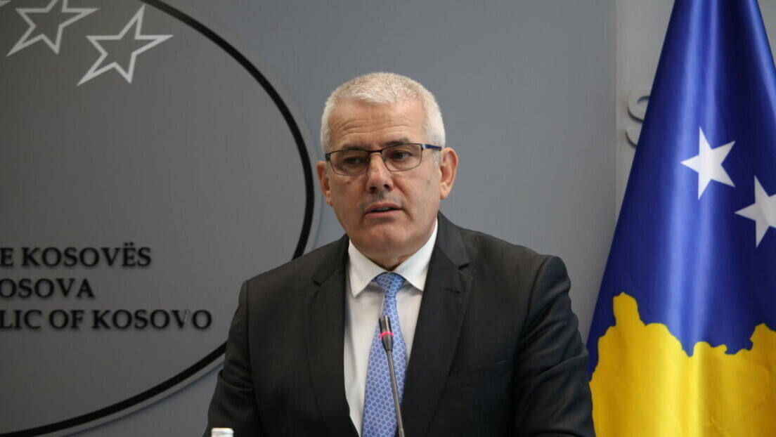 Dok na KiM maltretiraju srpske maturante, otimaju ključeve, Svečlja se žali na diskriminaciju Albanaca