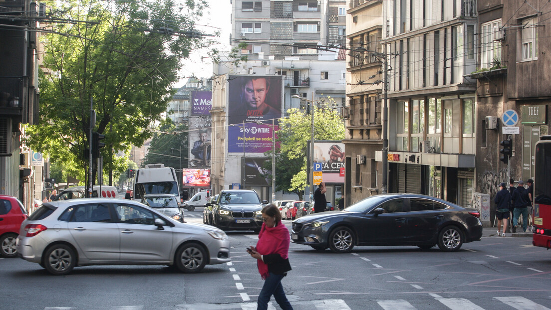Dečaci koji peru stakla