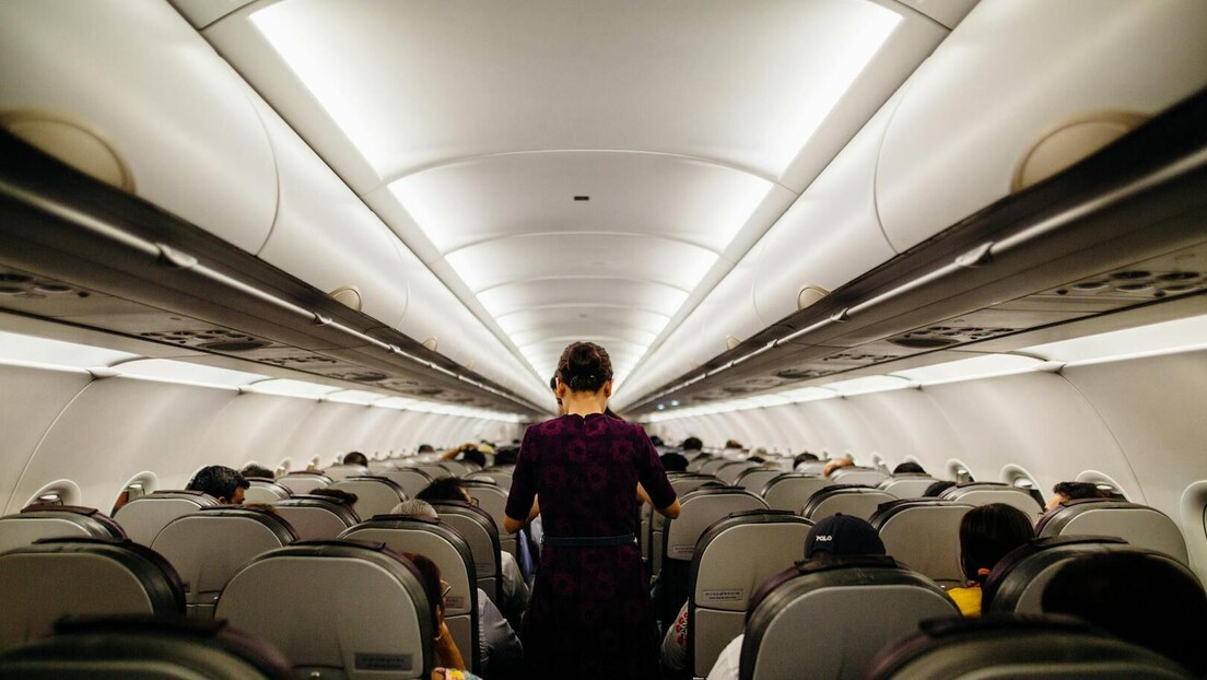 Ova zemlja kažnjava putnike u avionu koji ustaju pre nego što se isključi znak za vezivanje pojasa