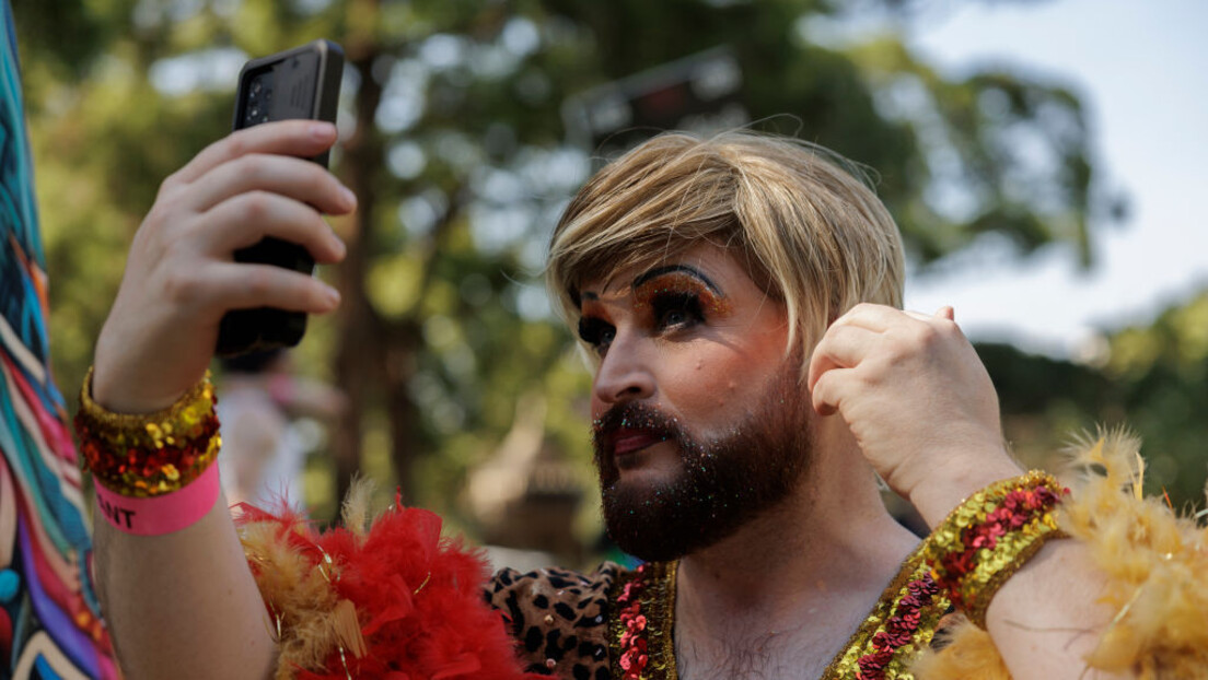 Dosadio im "vouk": Američke kompanije otkazuju donacije LGBT prajdovima