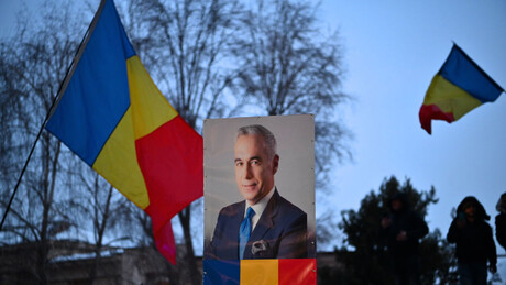 Румунија бира председника: На папиру 11 кандидата, а гласа се "за" или "против" забрањеног Ђорђескуа