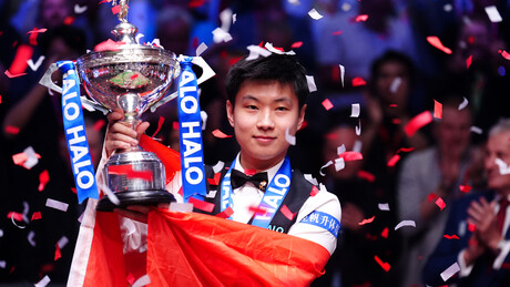 Кинез је првак света у снукеру – био избачен због скандала, па из квалификација стигао до пехара