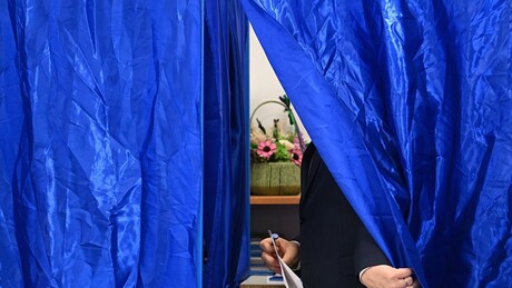 Прва процена другог круга избора у Румунији: Симион или Дан