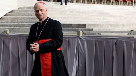 Obratio se novi papa, dolazi iz Čikaga, poziva vernike na mir