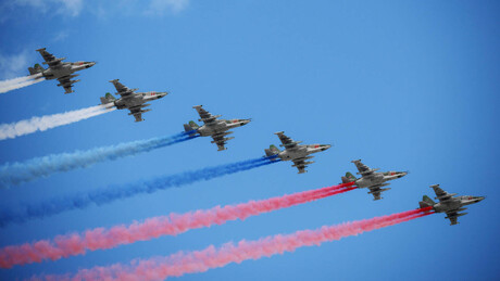 Спектакл на небу изнад Црвеног трга: Авиони прелетом затворили Параду победе (ВИДЕО)