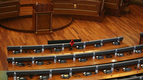 Блокада у Приштини, нема решења: Куртијеви нису конституисали скупштину ни из 13. пута