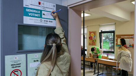 CIK Albanije: Izlaznost na parlamentarnim zborima do 14 časova 29,53 odsto