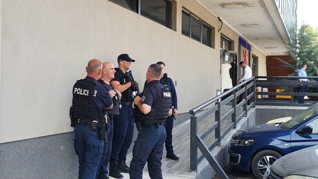 Policija upala u Halu sportova u Severnoj Mitrovici: Dugim cevima izbacili decu sa treninga