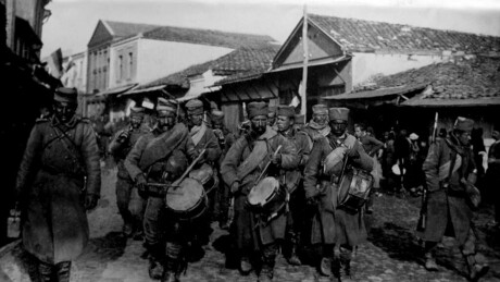 Srbi – pobednici 20. veka, ili o traganju za istorijskim narativom