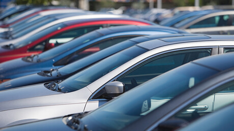 Cene polovnih automobila i dalje rastu: U Srbiji "drugi život" za one ispod crte u EU