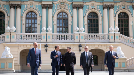 Samit u Parizu: Mirovna misija ili priprema za rat?